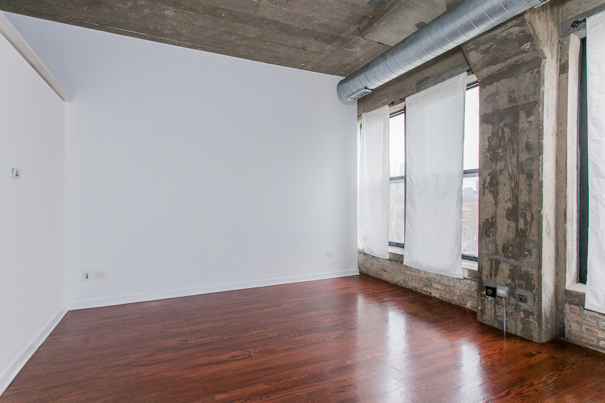 Building Photo - 1111 W 14th Pl