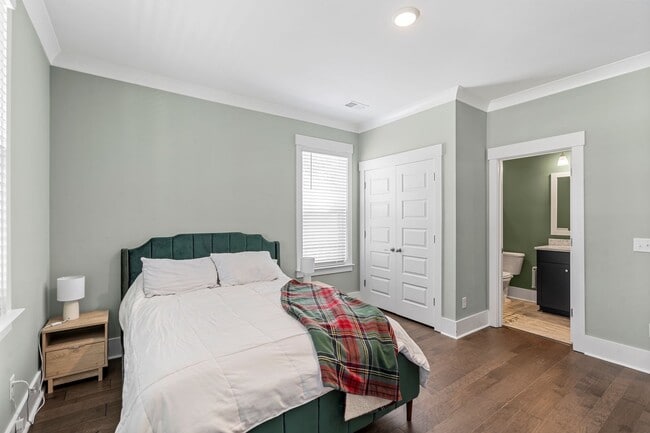 Building Photo - Better than new 4 bedroom + office on larg...
