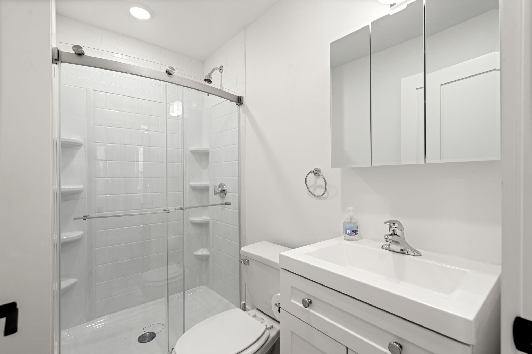 Building Photo - 621 E 8th St