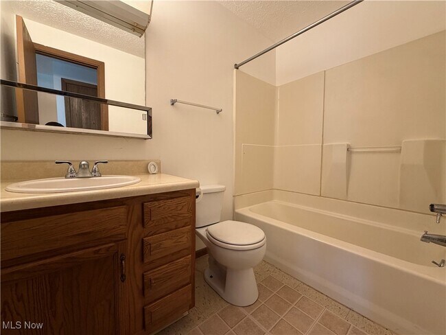 Building Photo - 4107 Orchard Dale Dr NW