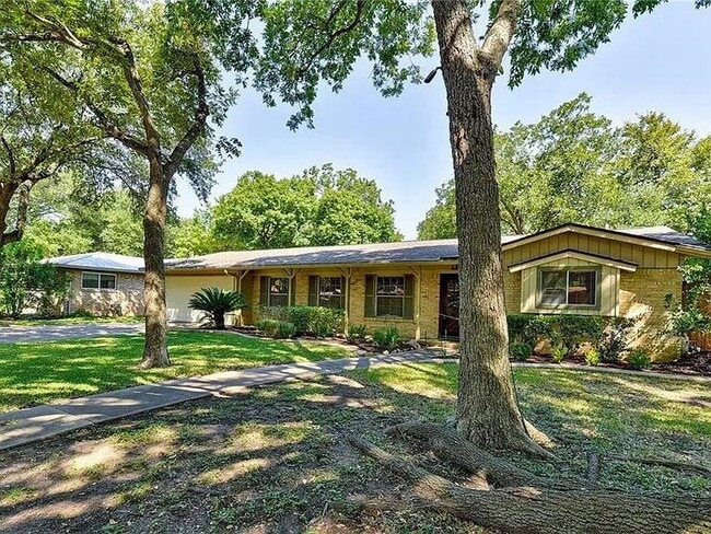 Building Photo - 2906 Greenlawn Pkwy