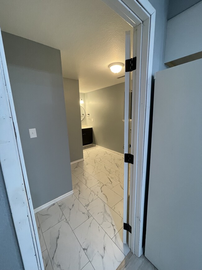 Building Photo - 6330 Neylon Dr SW