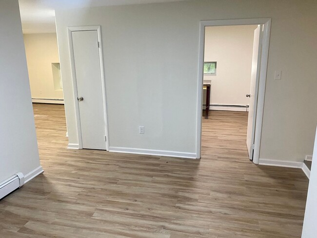 Building Photo - South Bethlehem 2 Bedroom-1 Bath 800 sq. f...