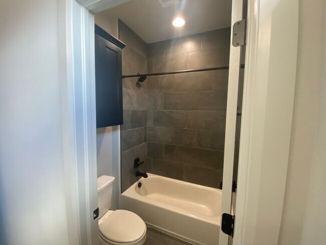 Building Photo - Beautiful contemporary 2-story home with 3 bedrooms and 2 bathrooms in Addison Creek.