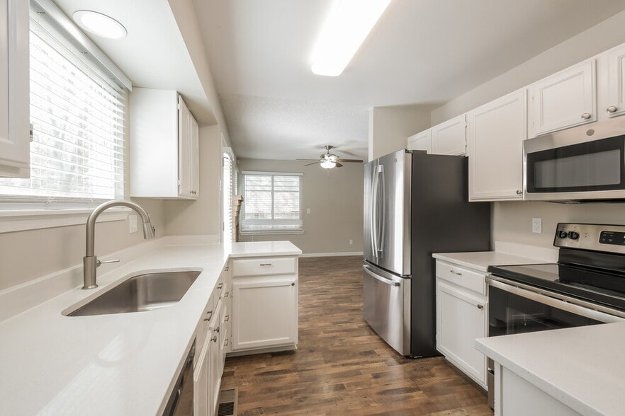 Building Photo - 6644 E 123rd Dr