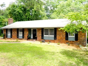 Building Photo - 744 McClure Dr