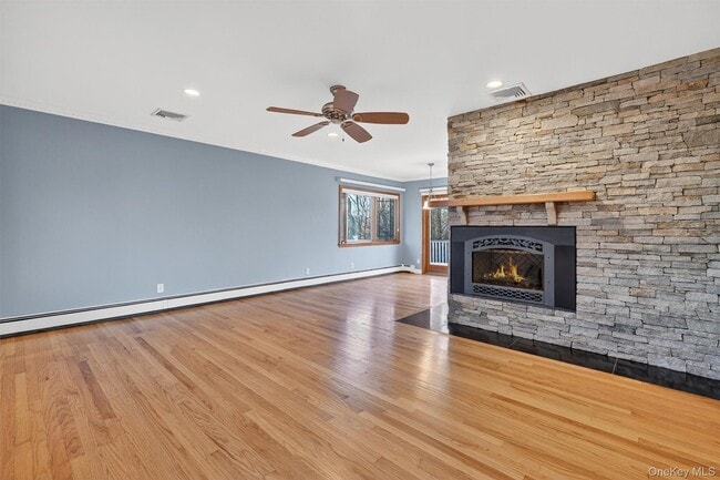 Building Photo - 350 Spring St