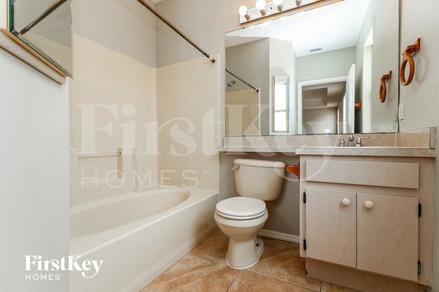 Building Photo - 18019 Birdwater Dr