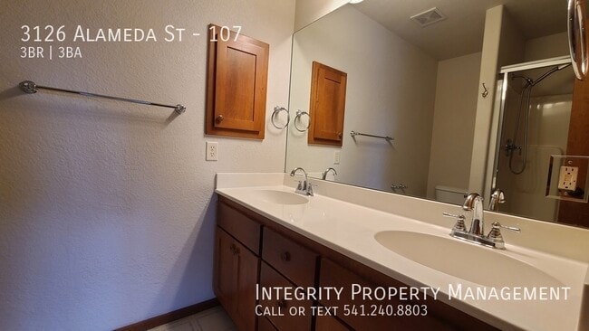 Building Photo - 3126 Alameda St