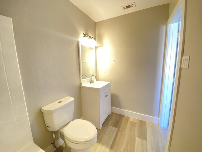 Building Photo - Charming 4-bedroom, 2-bathroom home in Fort Worth, TX!