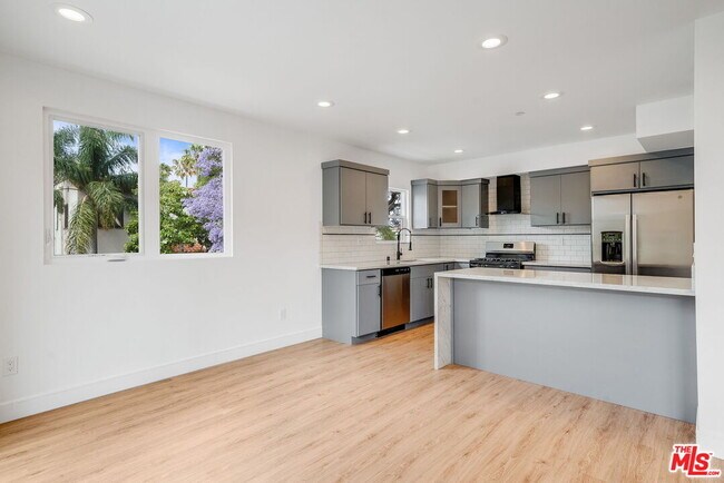 Building Photo - 1435 S Crescent Heights Blvd