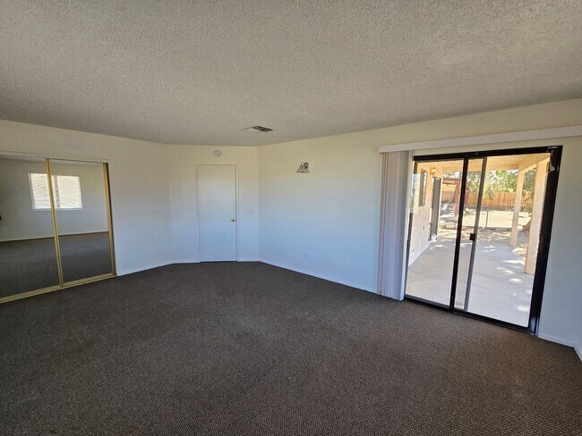 Building Photo - Coming Soon!!! 2 bedroom 1 bath