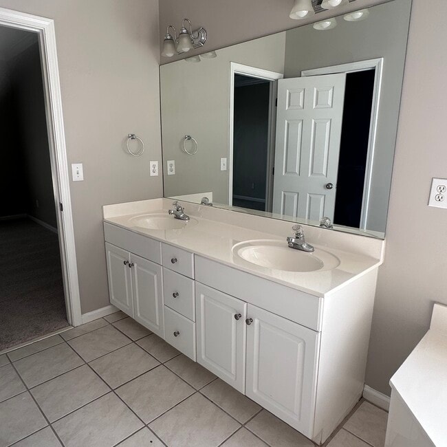 Building Photo - 384 Savannah Cir