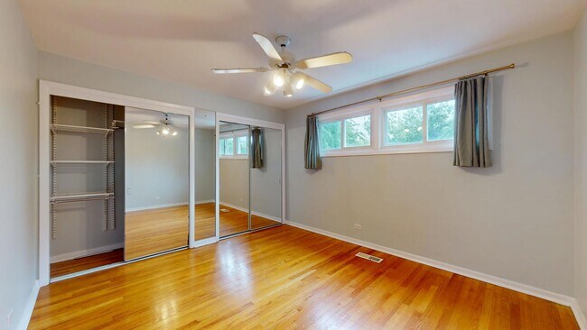 Building Photo - 9131 Kilbourn Ave