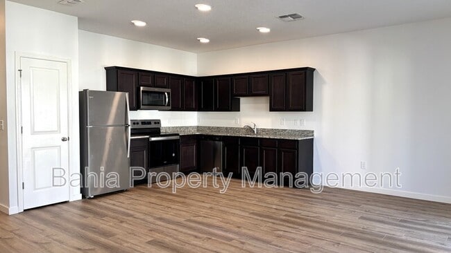 Building Photo - 912 Grandin St