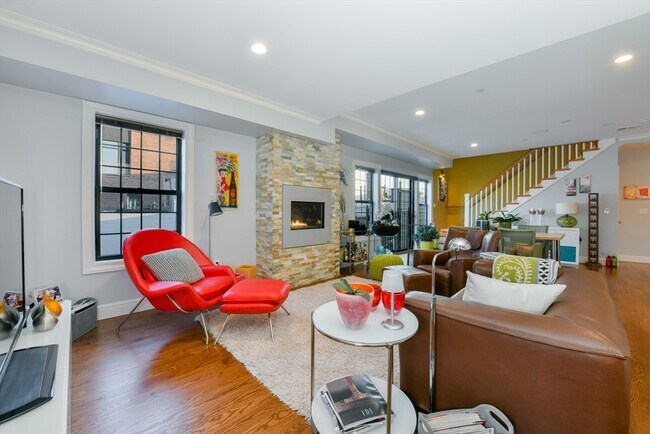 Building Photo - 350 W Broadway