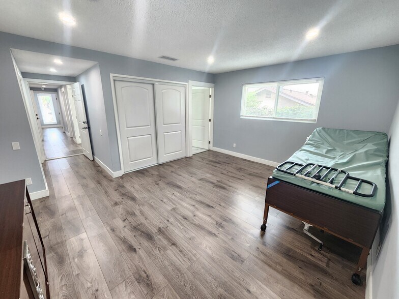 Building Photo - 11665 Babbitt Ave