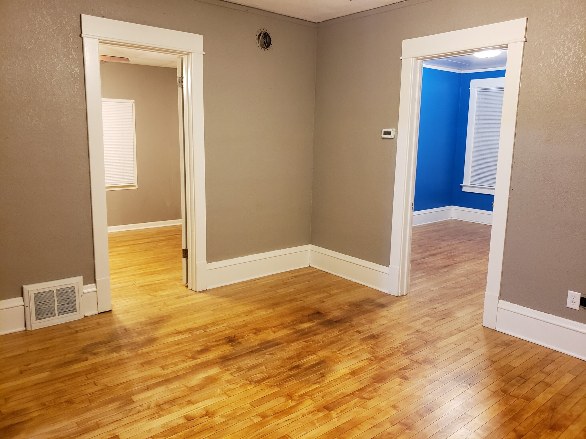 Building Photo - 1751 S 60th St