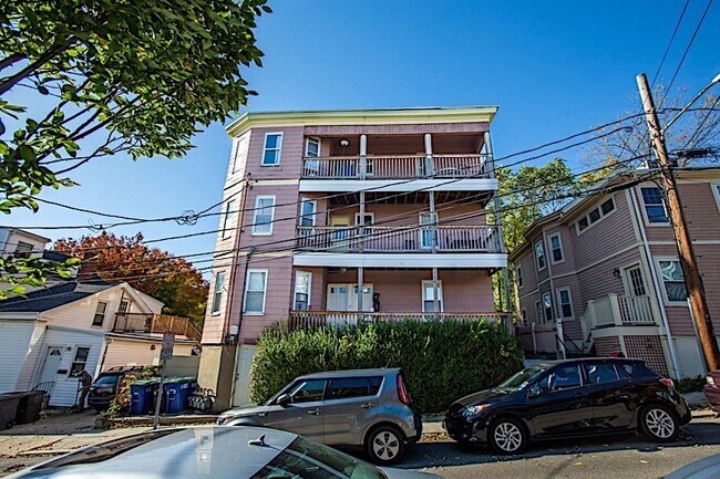 Building Photo - 6 Belmont St