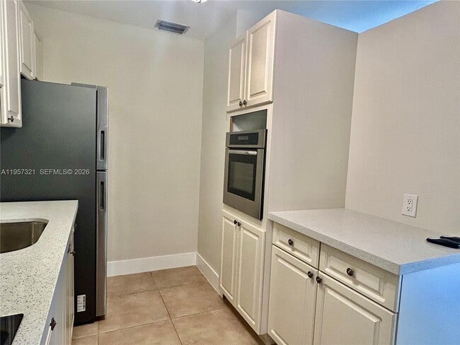 Building Photo - 1435 NE 22nd St