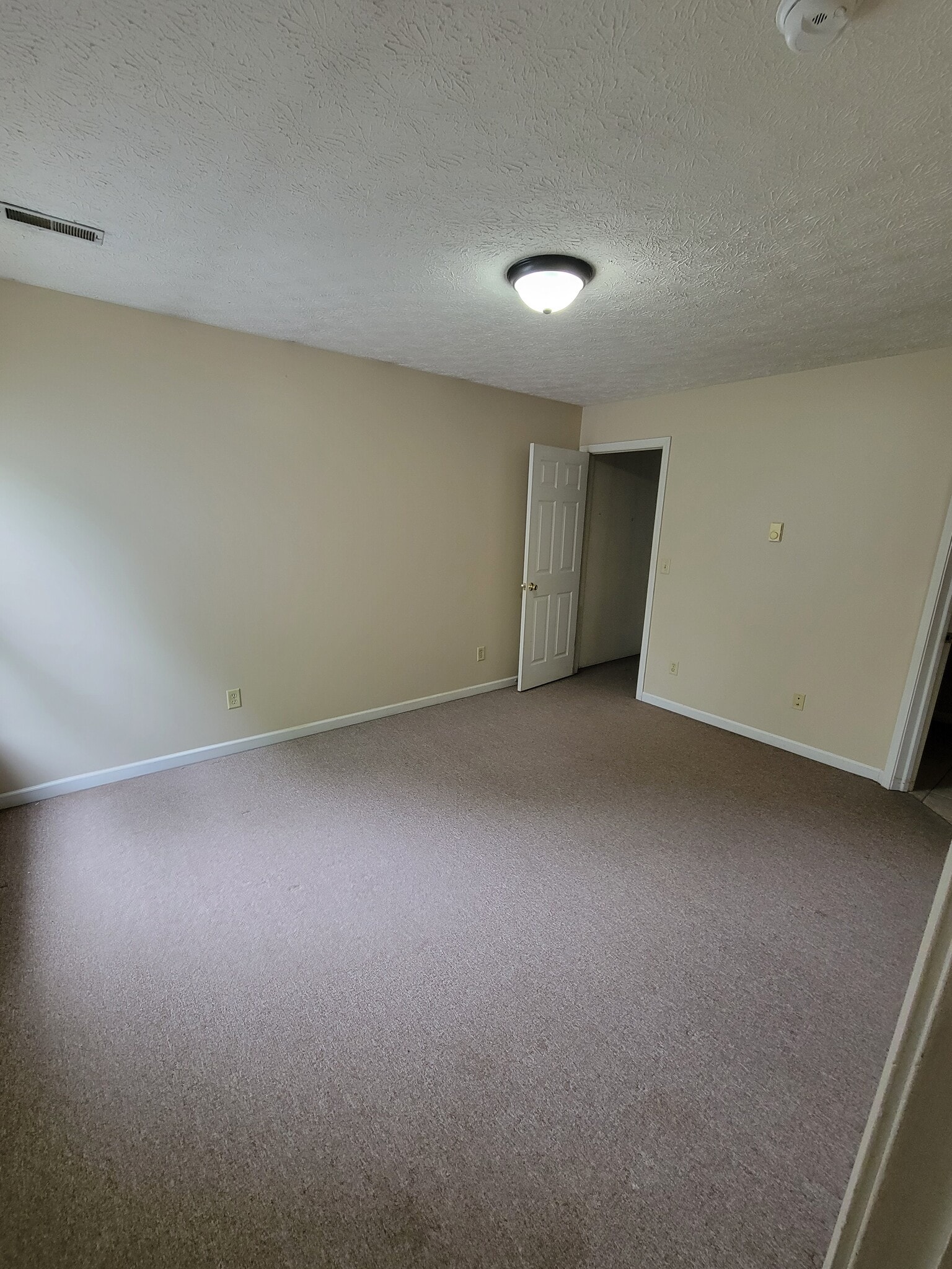 Building Photo - 2505 Meloy Rd