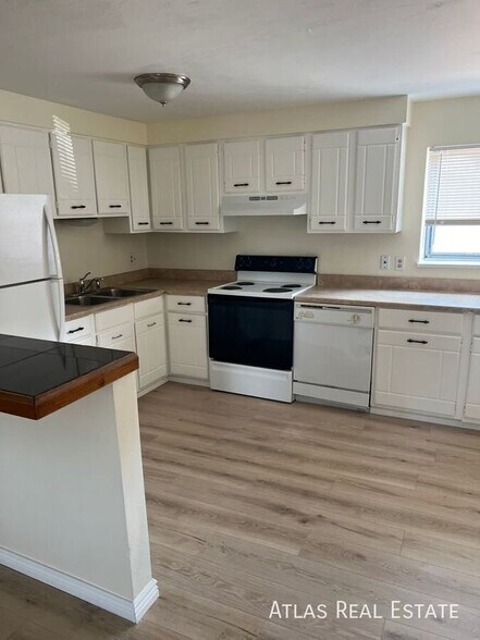 Building Photo - 2840 Montebello Dr W