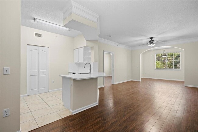 Building Photo - 6203 Myrtlewood Cir W