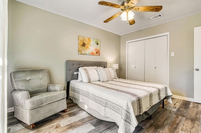 Building Photo - 101 Pine Forest Dr