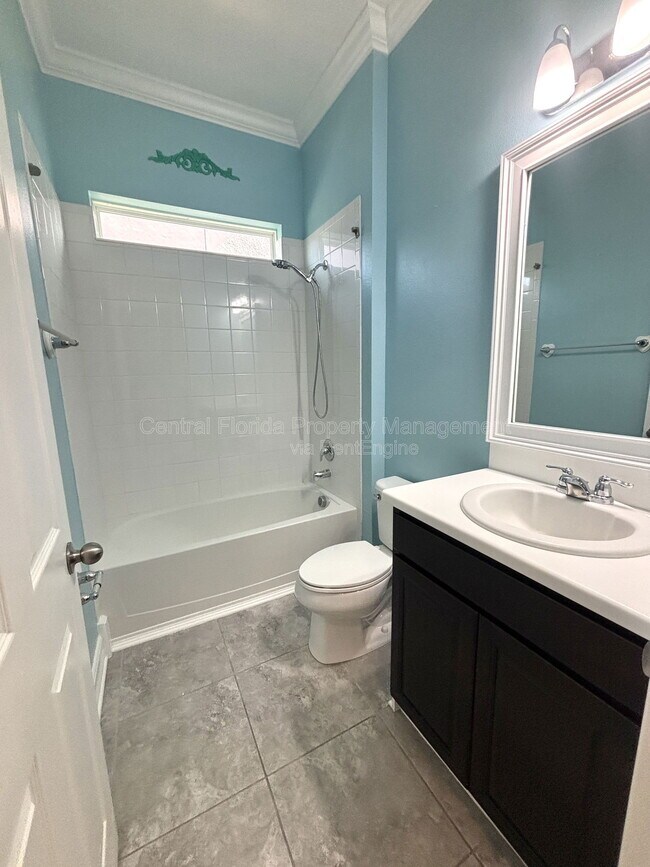 Building Photo - 984 Maypole Dr