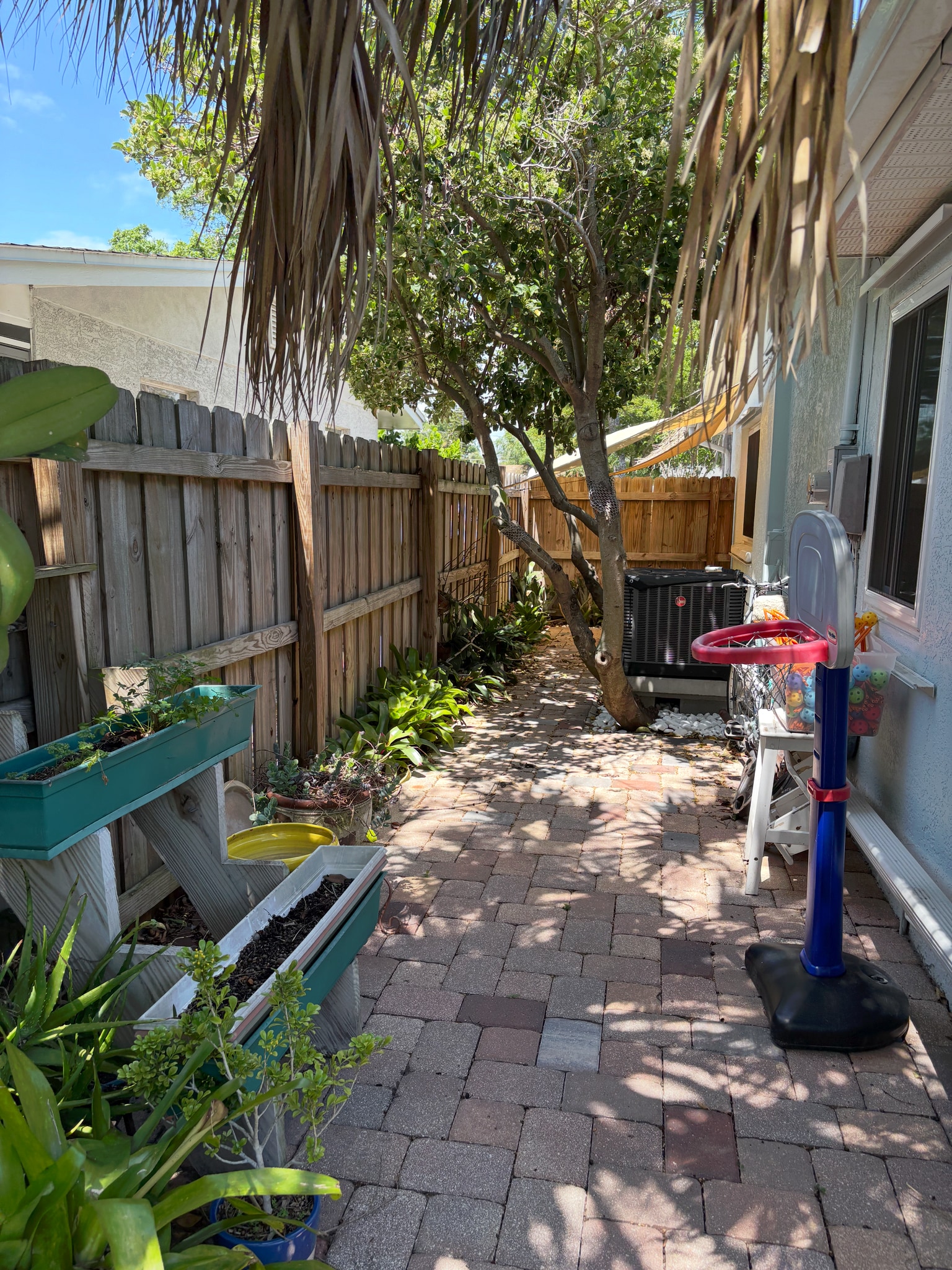 Building Photo - 262 43rd Ave NE