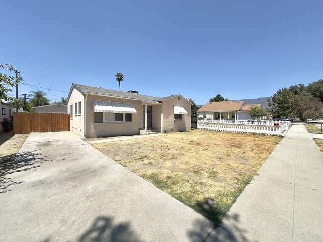 Primary Photo - 3534 N Mountain View Ave