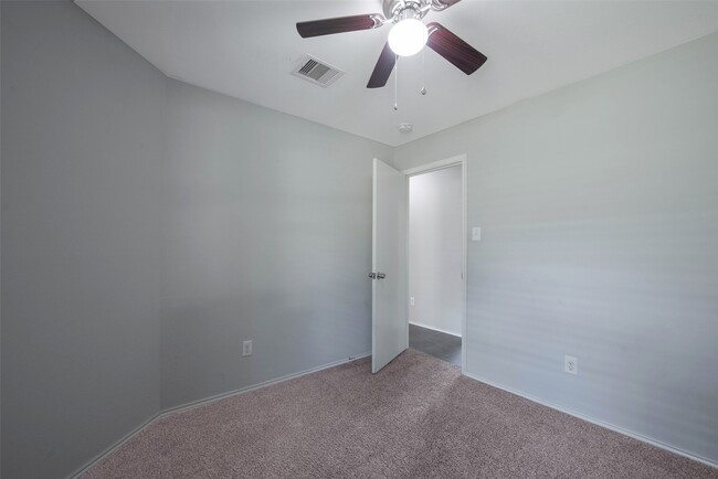 Building Photo - 7939 Yaupon View Dr