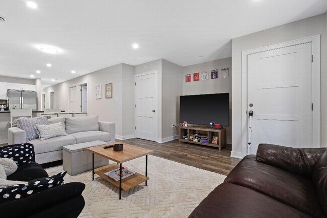 Building Photo - 1707 W State St