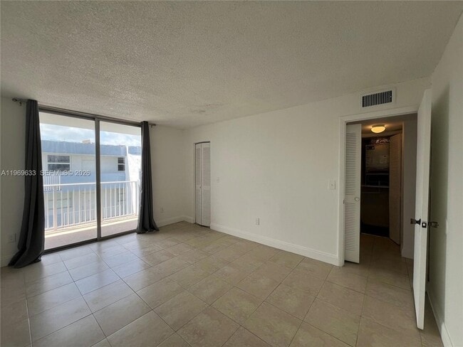 Building Photo - 1801 S Treasure Dr