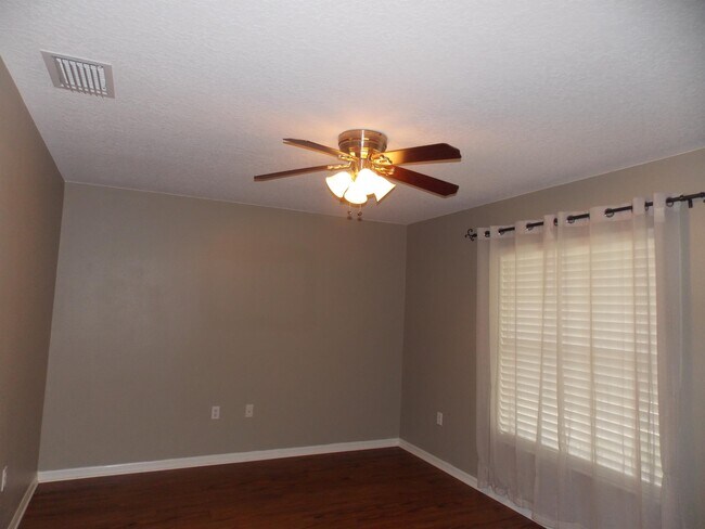 Building Photo - 7178 N Ireland Dr