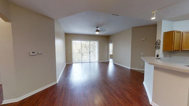 Building Photo - Beautiful and spacious two bedroom two bat...