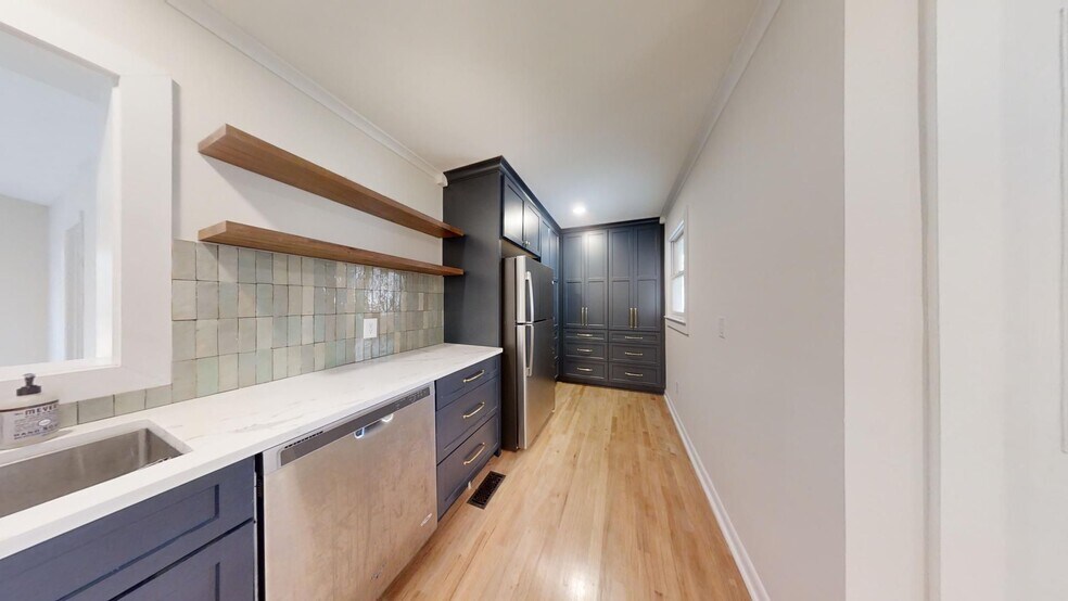 Building Photo - Cute one level home inside the Loop