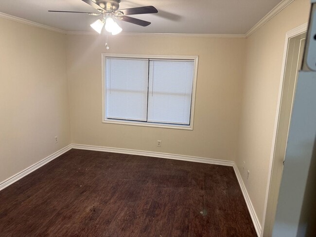 Building Photo - 2/1 plus an office