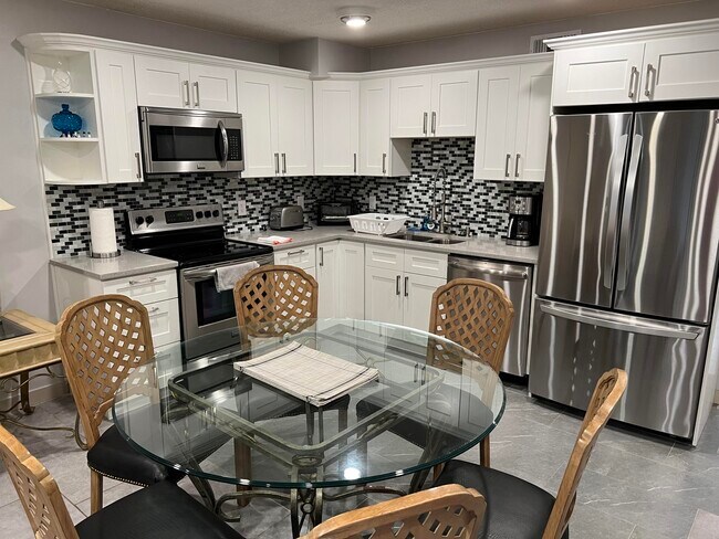 Building Photo - 3100 DC Country Club Boulevard