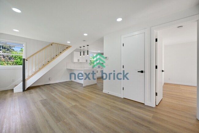 Building Photo - 215 S 107th St