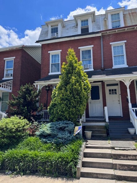 Front - 124 Lacey St