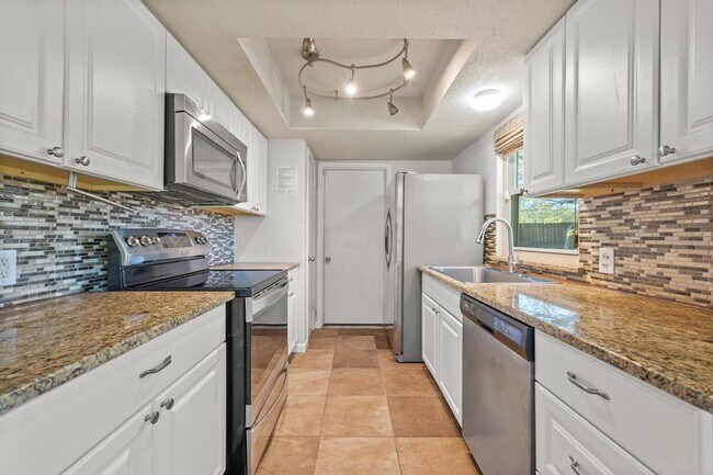 Building Photo - 605 Apache Trail