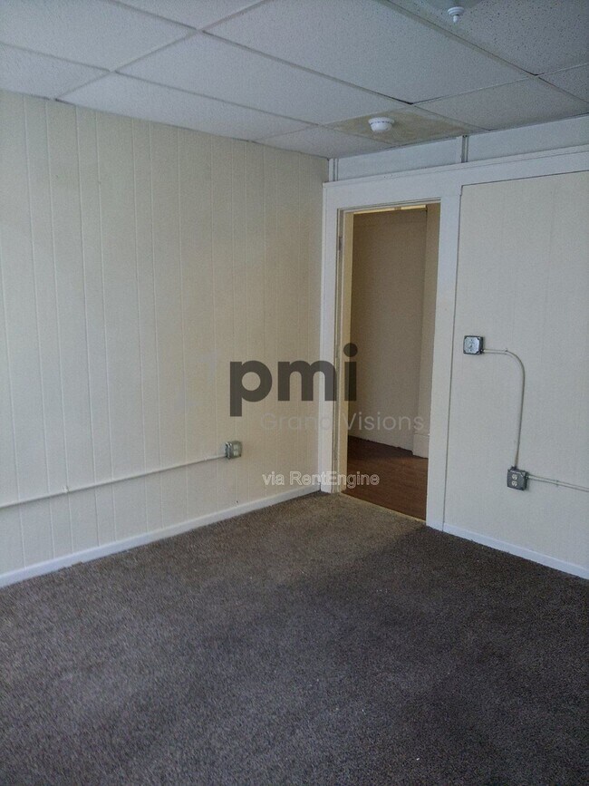 Building Photo - 601 Monroe Ave