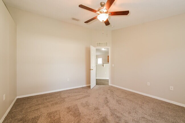 Building Photo - 242 Pine Shadow Ln