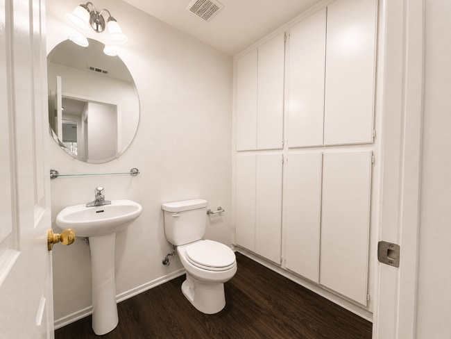 Building Photo - Newly Updated 3 Bedroom Condo in Gated Community in Murrieta