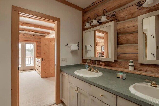 Building Photo - 10455 Rammell Mountain Rd