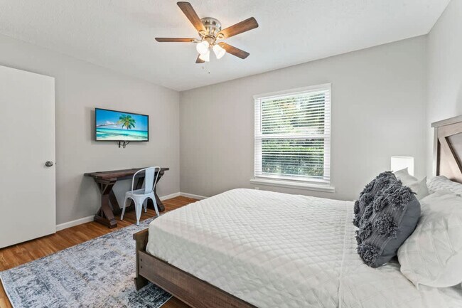 Building Photo - 10383 Chatwood Ct