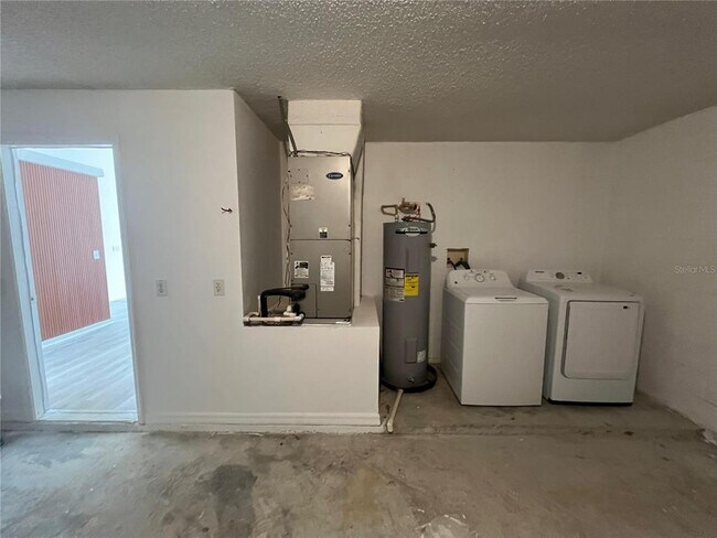 Building Photo - 470 Windrush Dr