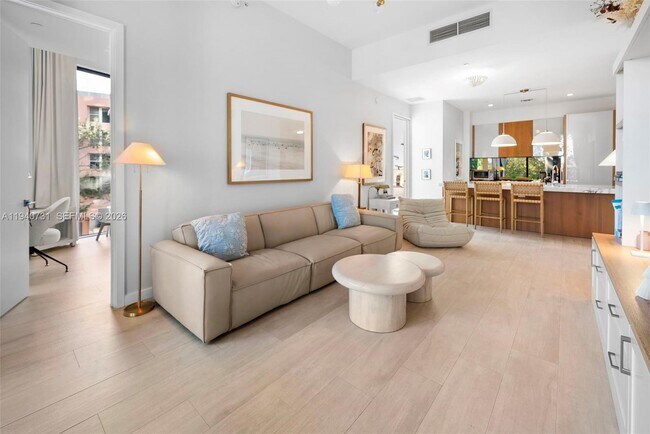 Building Photo - 2831 S Bayshore Dr