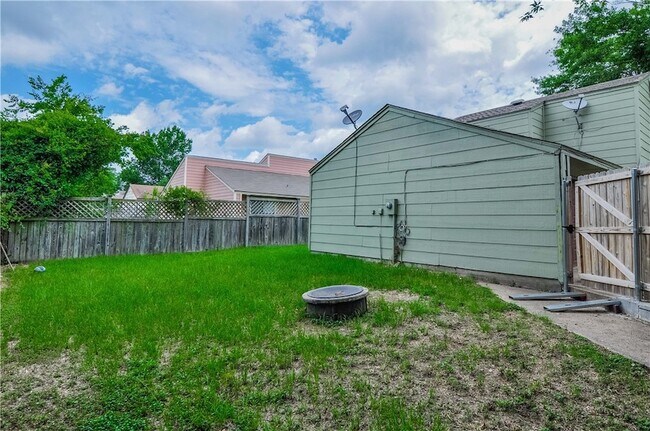 Building Photo - 1506 Lemon Tree Ln